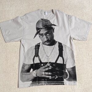 Unfinished Legacy TuPac shirt 
Unisex size small
Nonsmoking home